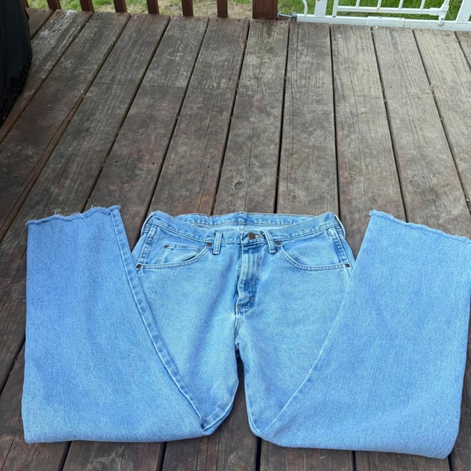 Wrangler Wrangler Blues Light Wash Straight Leg Raw Hem Denim Jeans Size US 30 / EU 46 - 2 Thumbnail
