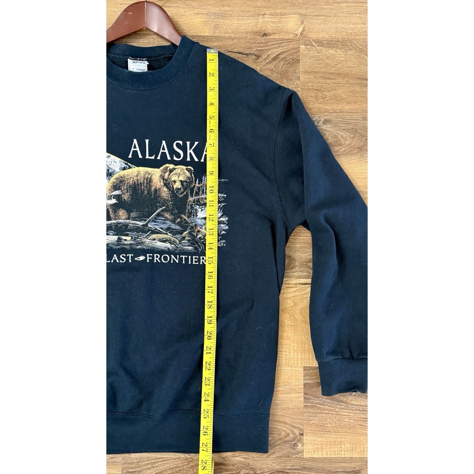 Fruit Of The Loom Vintage Alaska ‘The Last Frontier’ Sweatshirt Bear Scene Size US L / EU 52-54 / 3 - 5 Thumbnail