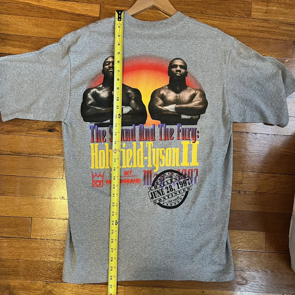 Vintage Vintage 1997 Mike Tyson Holyfield Boxing Tshirt Size US L / EU 52-54 / 3 - 9 Thumbnail