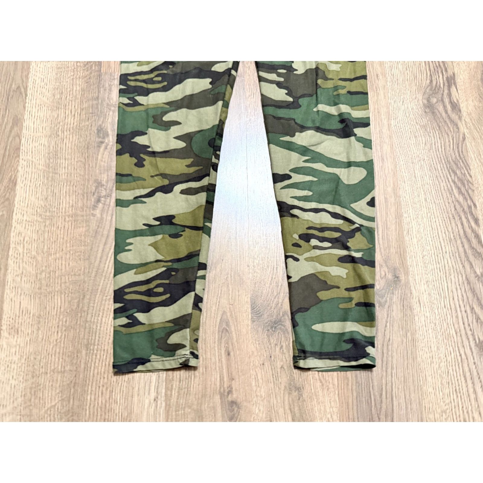 Vintage Always Leggings, Green Brown Camouflage Pull On, Girls One Size User: Always Leggings, Green Brown Camouflage Pull On, Girls One Size Size 42" / US 20 - 3 Thumbnail