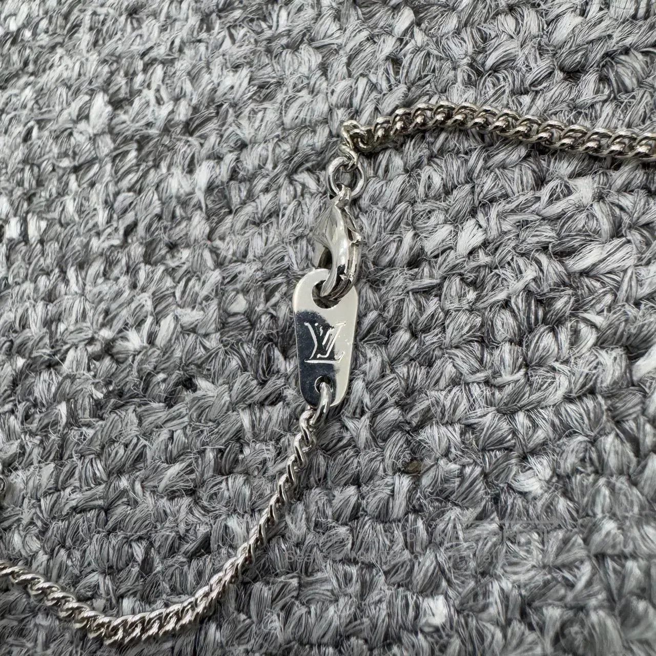 Louis Vuitton lv perfume bottle necklace for sale. Size ONE SIZE - 6 Thumbnail