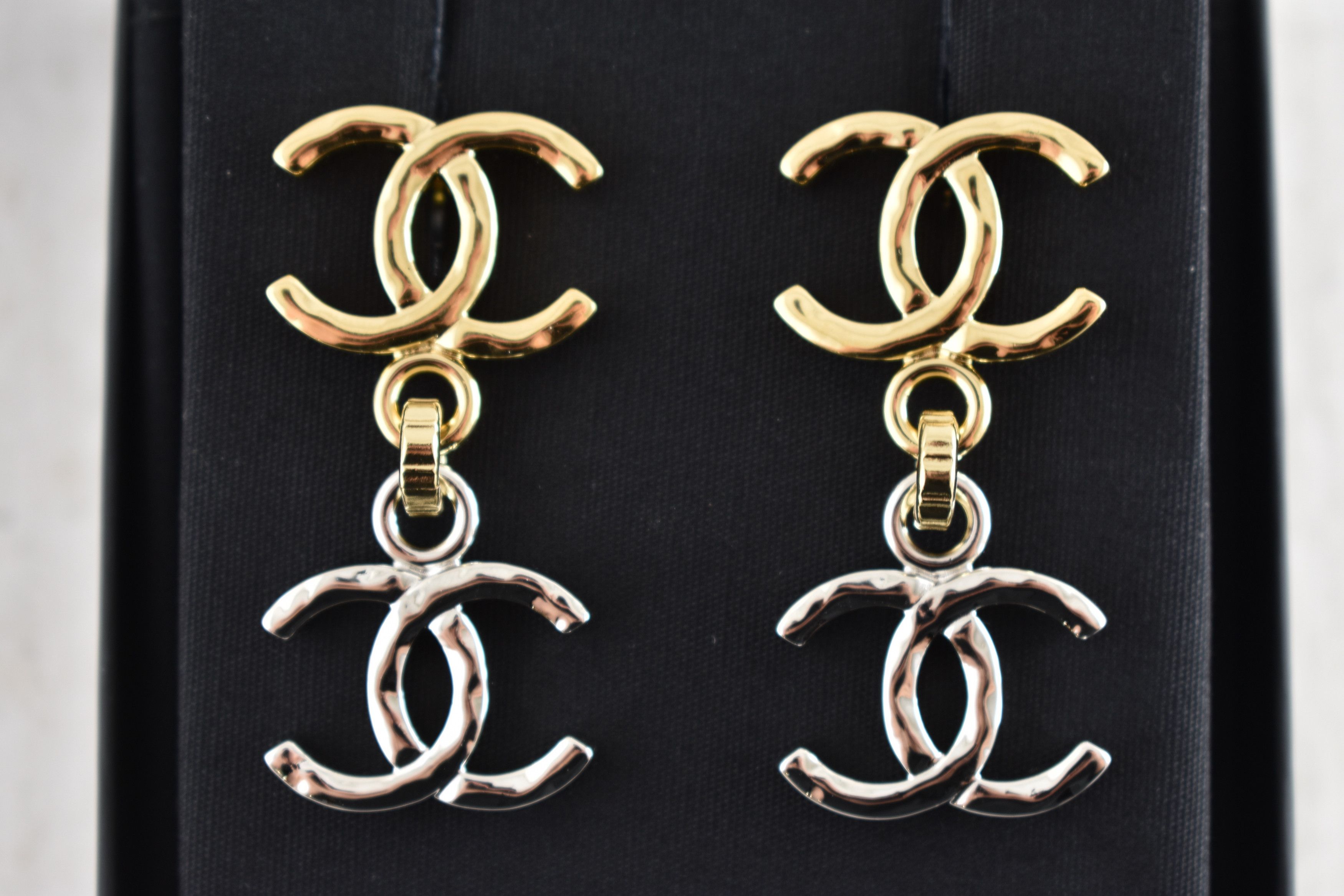Chanel 26P Silver Mixed Metals XL CC Logo Dangle Drop Earrings Size ONE SIZE - 6 Thumbnail