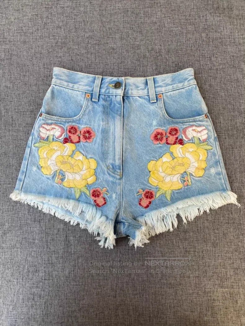Gucci Gucci Floral embroidered denim shorts Size 24" / US 00 / IT 34 - 1 Thumbnail