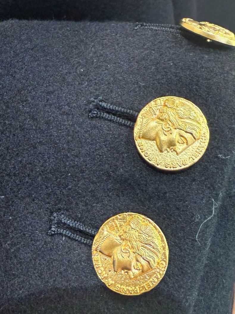 Chanel Chanel Black gold portrait button lapel jacket 2504-Nextarr Size XS / US 0-2 / IT 36-38 - 4 Thumbnail