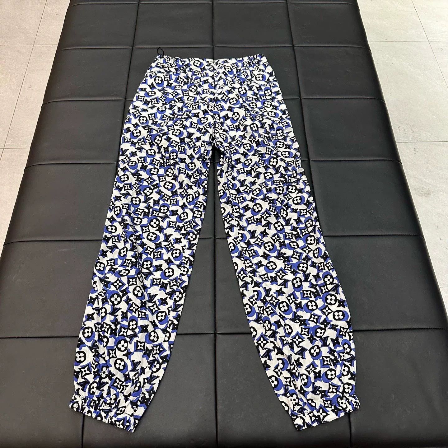 Louis Vuitton Louis Vuitton Blue White Monogram Jogging Pants Size US 34 / EU 50 - 1 Thumbnail