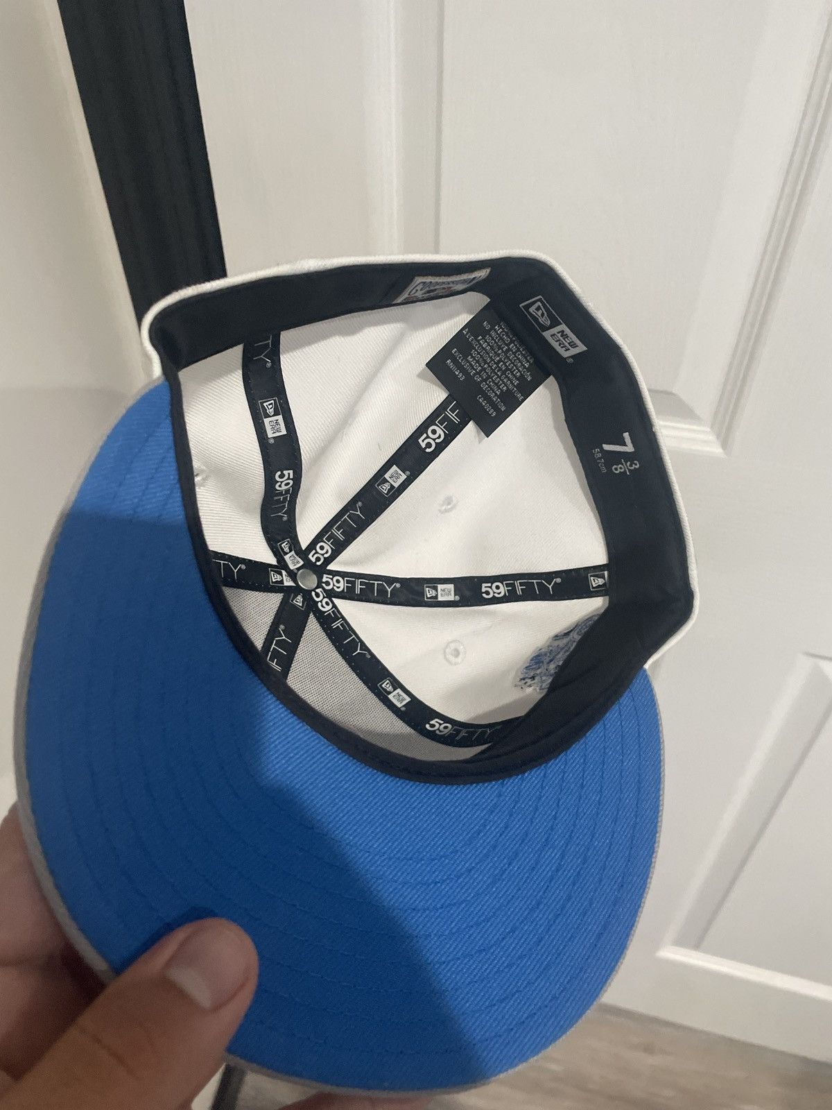New Era White LA Dodgers hat 7 3/8 Size ONE SIZE - 3 Thumbnail