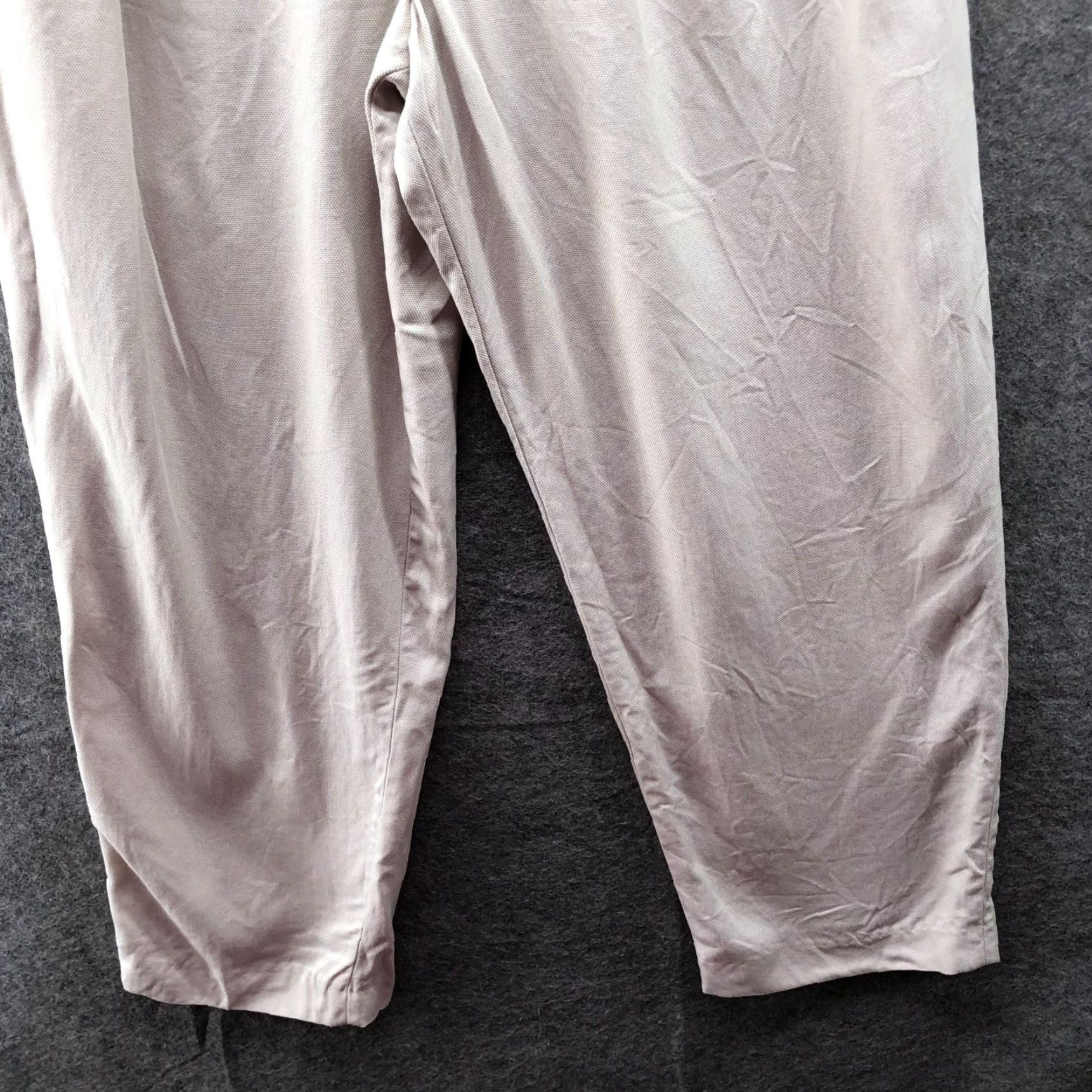Zara VINTAGE? No — Zara Pleated Front Crop Pants Womens XS Beige Crepe High Rise Relaxed Trouser Size 26" / US 2 / IT 38 - 4 Thumbnail