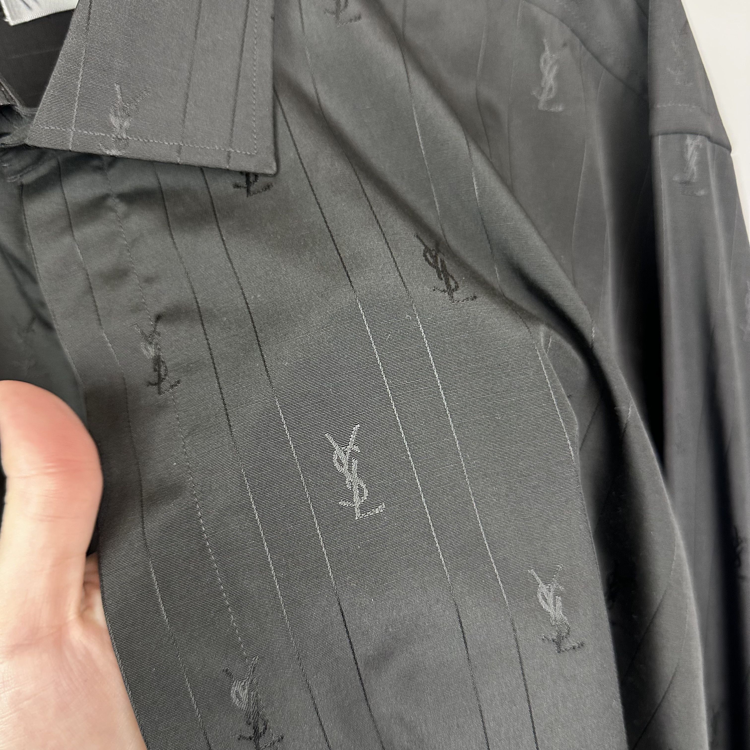 Yves Saint Laurent Yves Saint Laurent shirt monogram logo L black Size US L / EU 52-54 / 3 - 7 Thumbnail