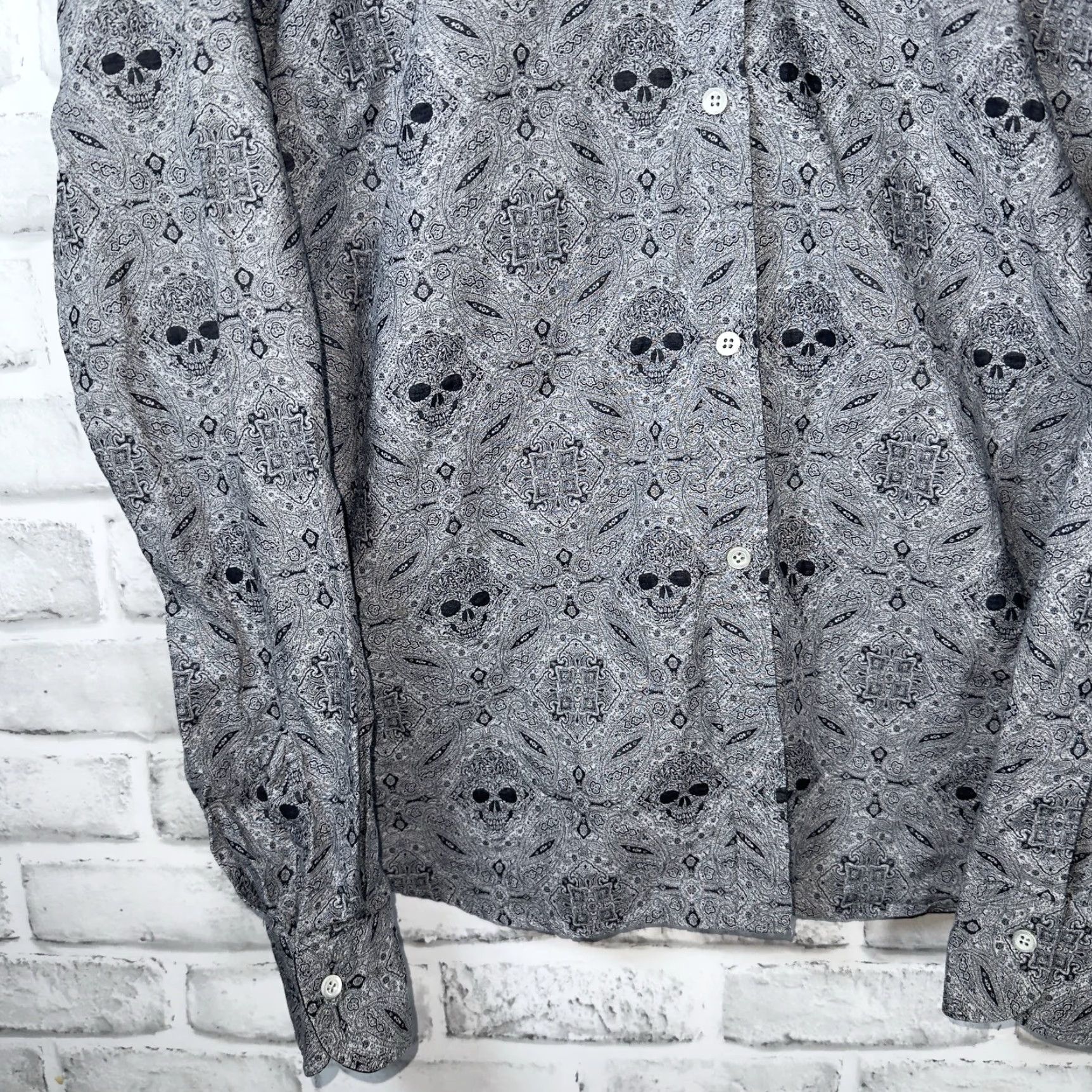 Vintage VINTAGE Royal St.Martin Gray Skull Graphic Button-Up Shirt Mens L Italy Size US L / EU 52-54 / 3 - 3 Thumbnail