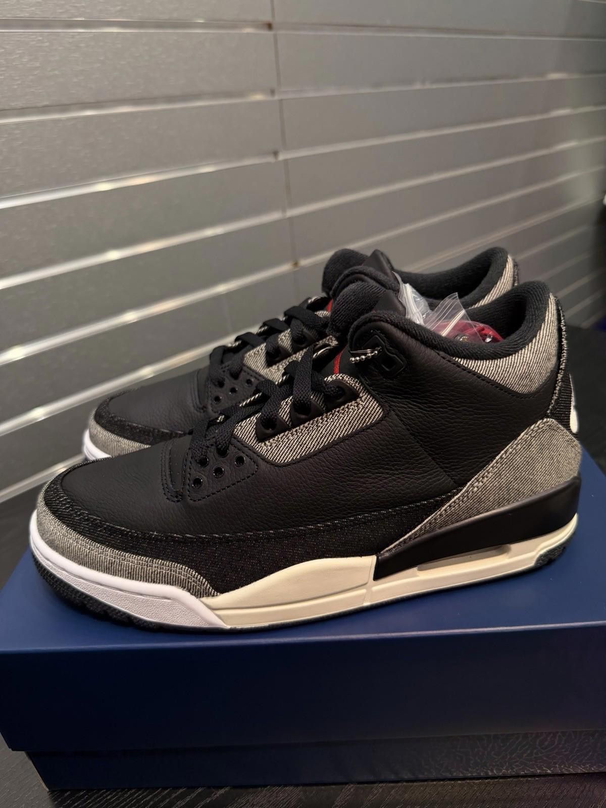 Jordan Brand Nike Air Jordan 3 Retro Levi’s Black IR0914-400 Men’s (9) Size US 9 / EU 42 - 5 Thumbnail