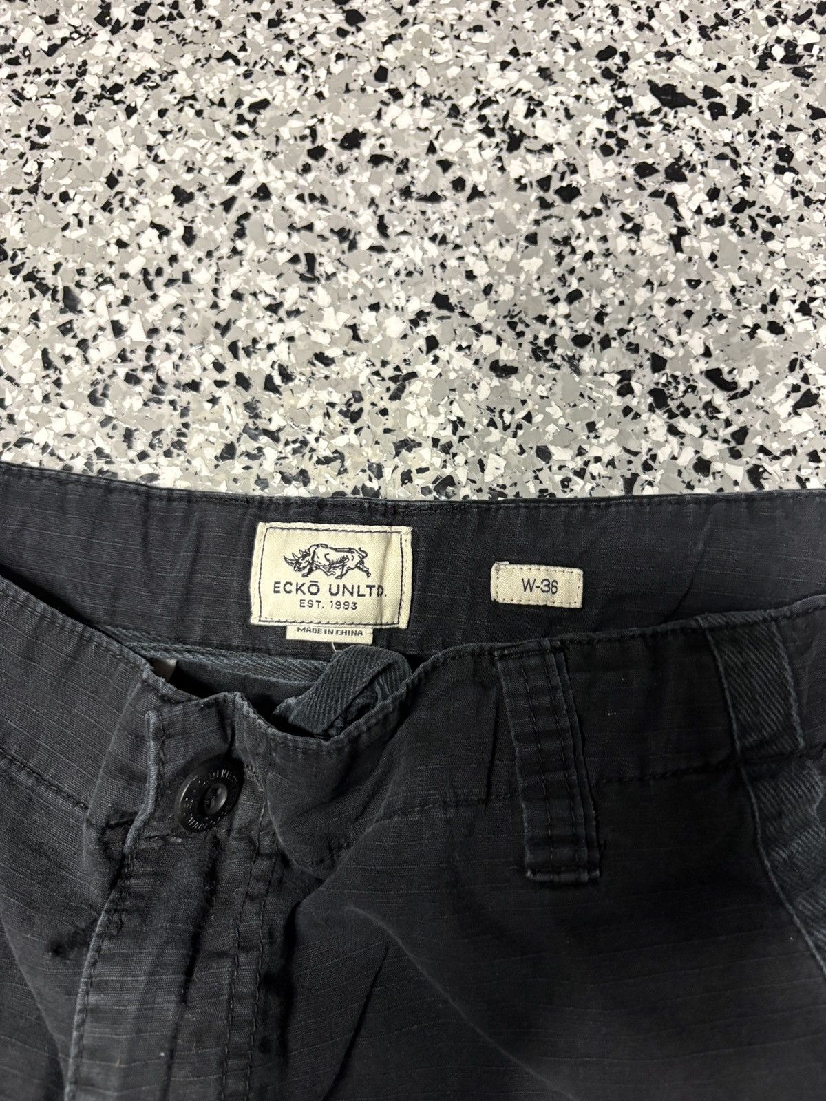 Ecko Unltd. 2000s Ecko Untld. Black Cargo Baggy Fit Shorts Size 36 Size US 36 / EU 52 - 3 Thumbnail