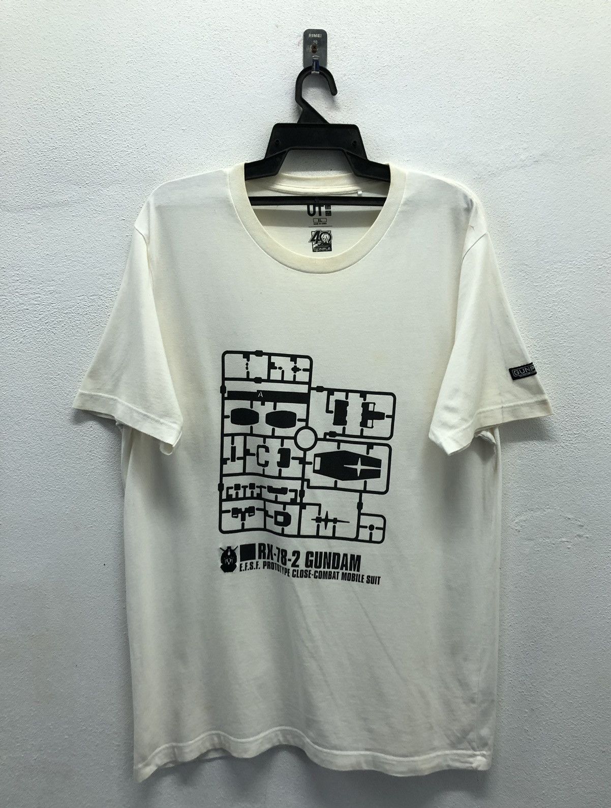 Uniqlo Uniqlo Bandai 40th Anniversary Gunpla RX-78-2 Gundam T-Shirt Size US XL / EU 56 / 4 - 1 Thumbnail