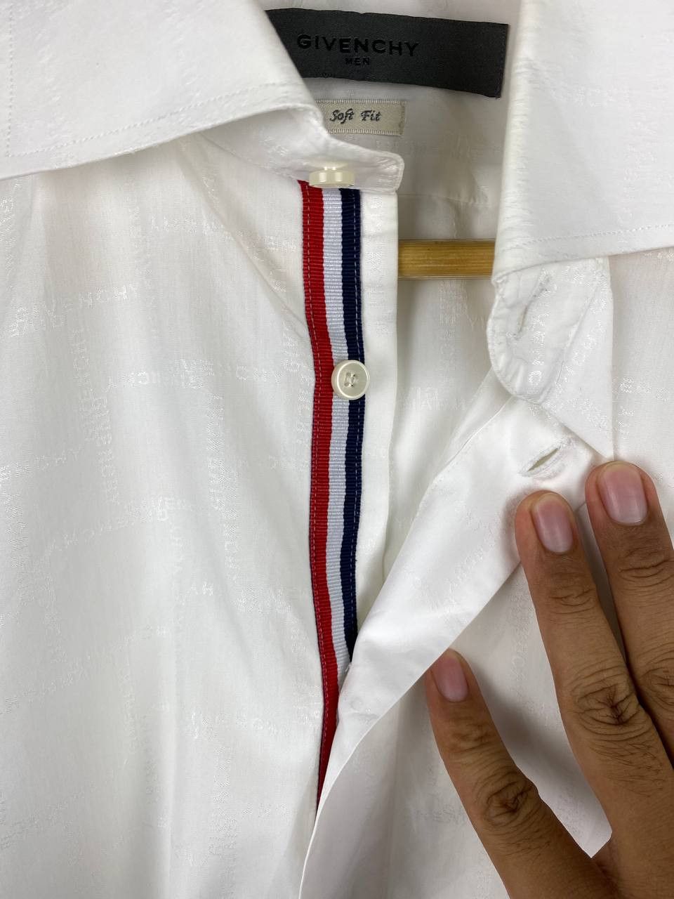 Givenchy givenchy monogram shirt nice design Size US L / EU 52-54 / 3 - 6 Thumbnail