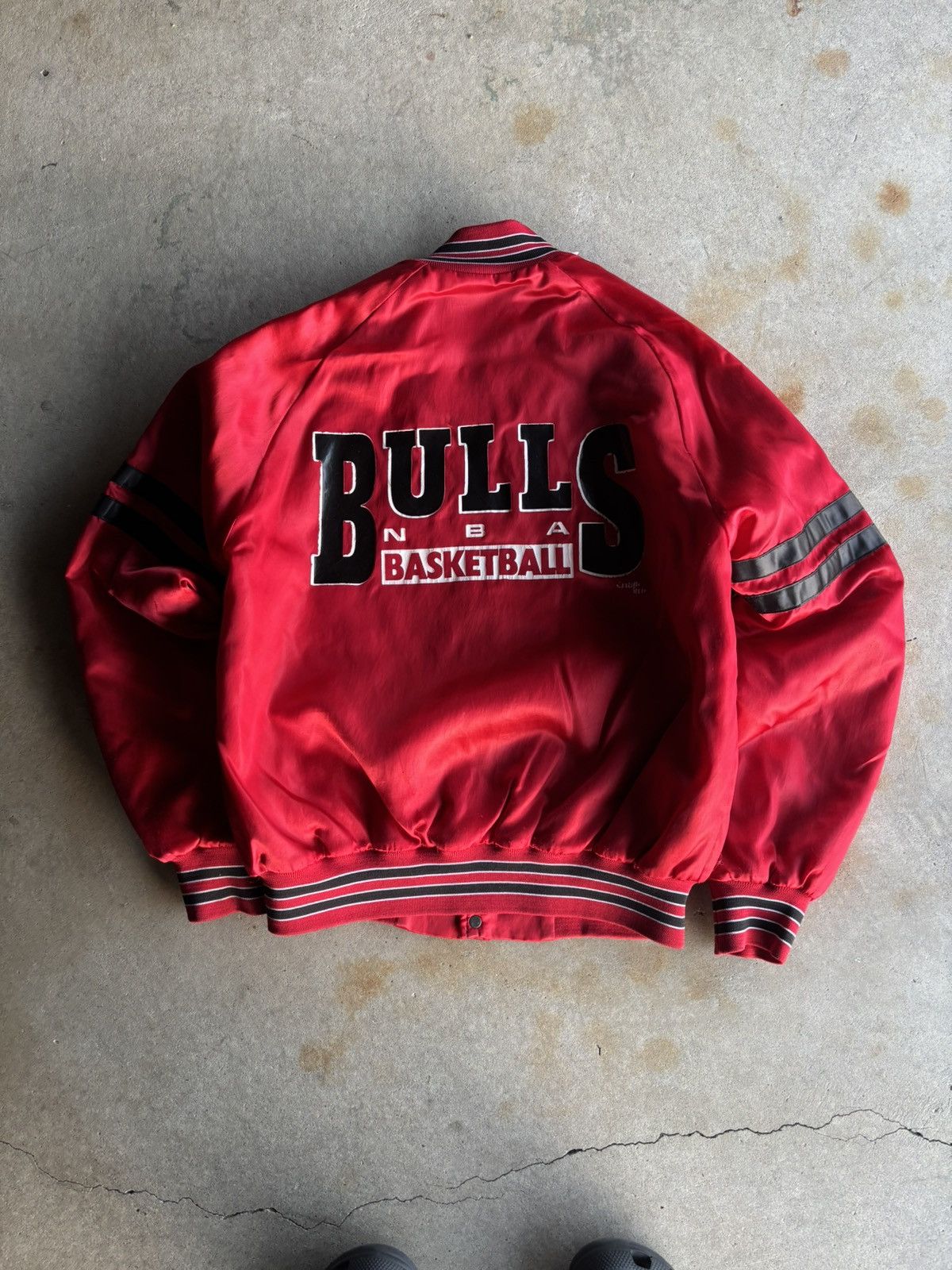 Chalk Line Vintage 90s Chalkline Chicago Bulls Satin Red Bomber Size US M / EU 48-50 / 2 - 2 Thumbnail