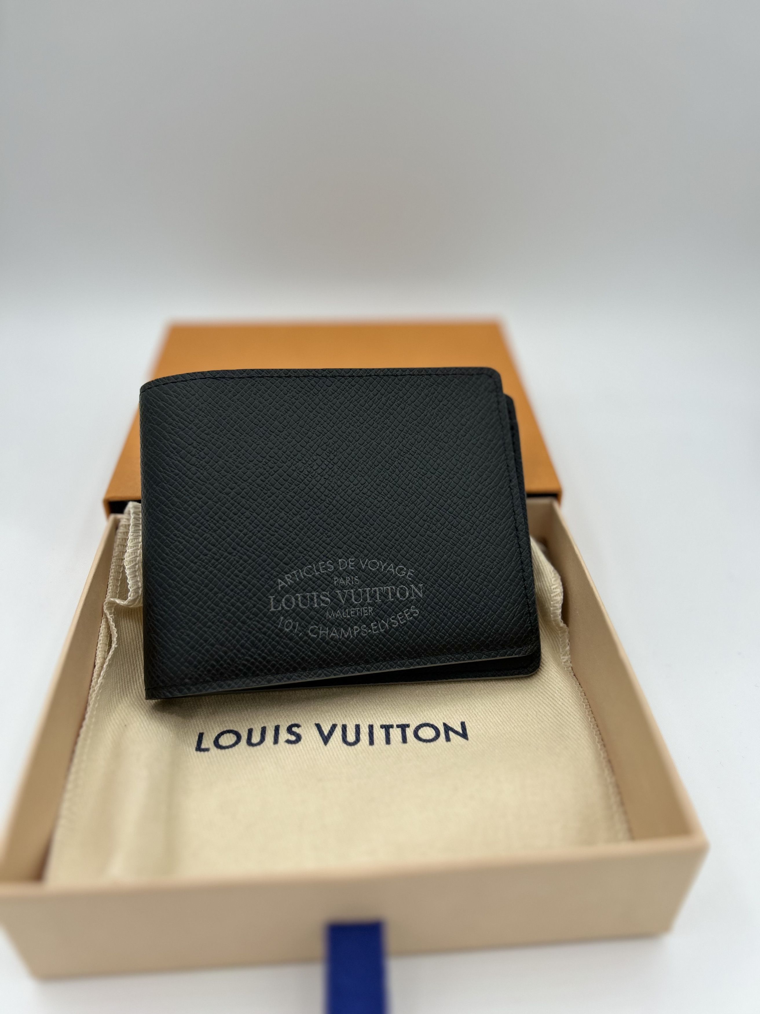 Louis Vuitton Louis Vuitton Articles de Voyage Men Wallet Size ONE SIZE - 1 Thumbnail