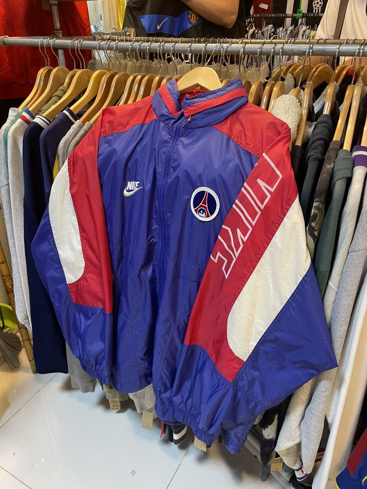 Nike Vintage Nike Paris Saint-Germain 90s Windbreaker Jacket Size US L / EU 52-54 / 3 - 1 Thumbnail