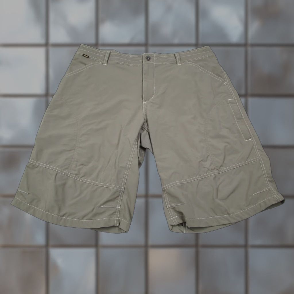 Vintage KUHL Men's Cargo Shorts 40 Green Utility Outdoor Hiking 12" Modern Classic Size US 40 / EU 56 - 1 Thumbnail