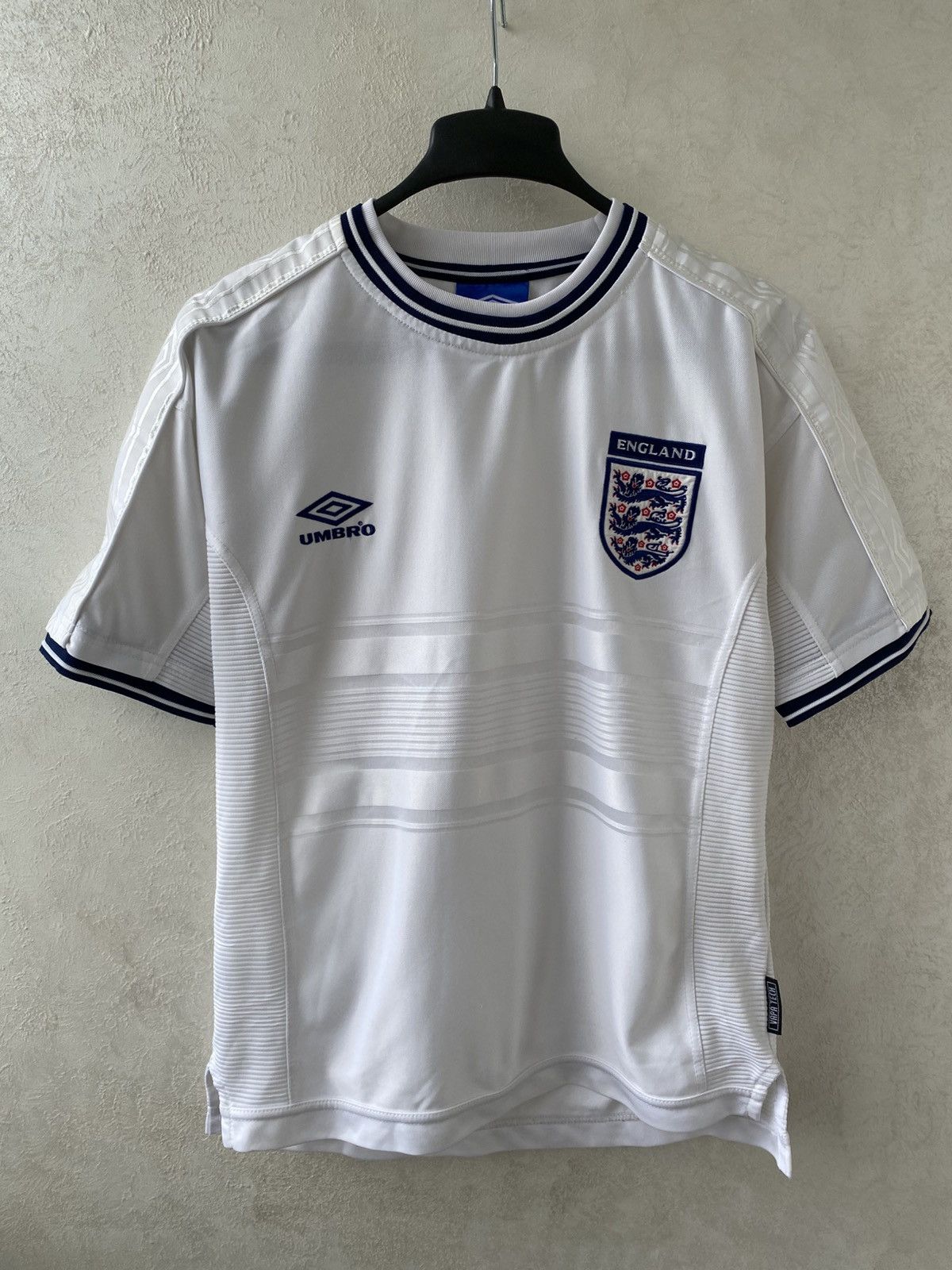 Umbro Vintage UMBRO England 1999-2001 Home Vapa Football Shirt Size US S / EU 44-46 / 1 - 1 Thumbnail