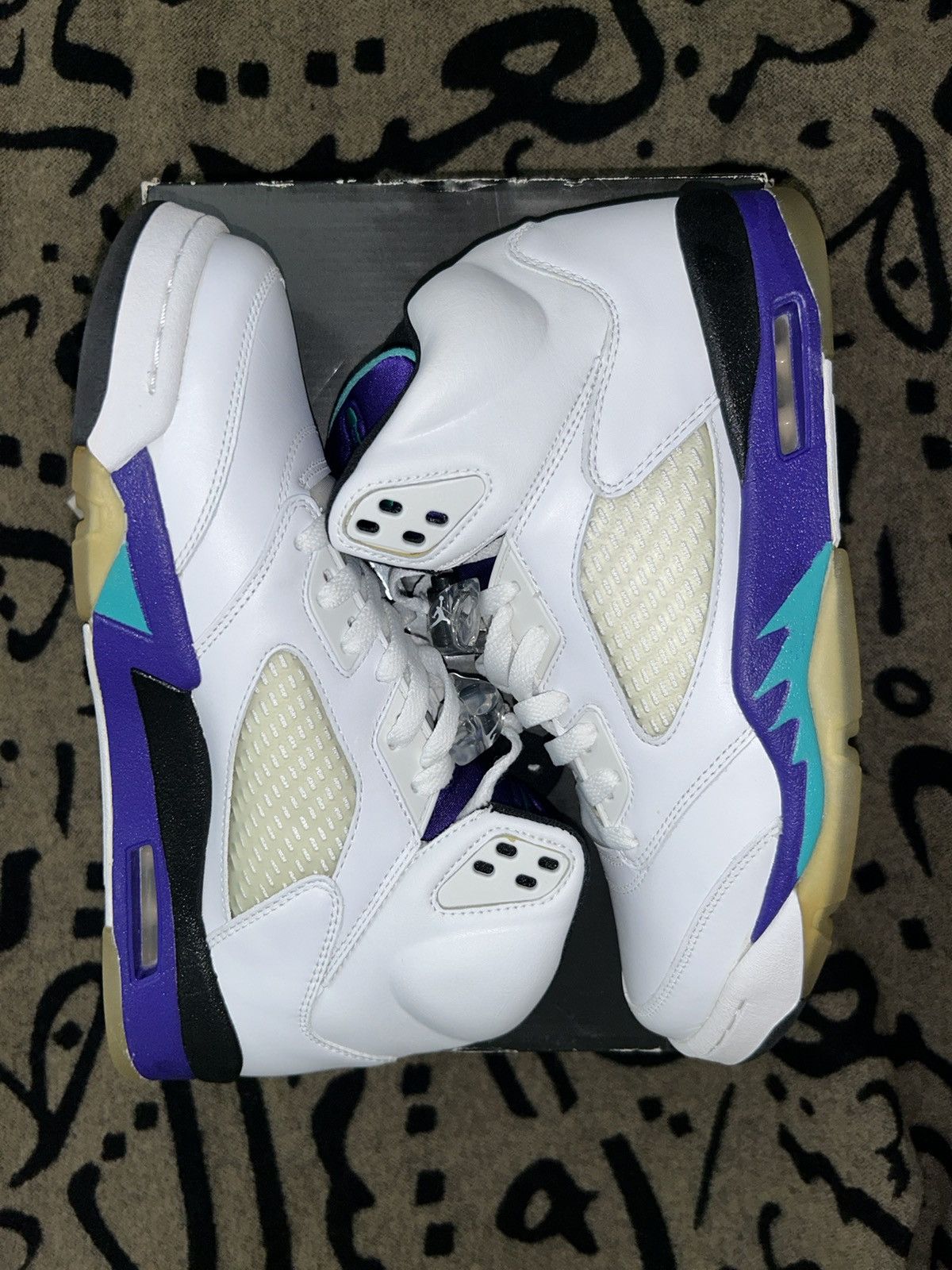 Jordan Brand 2006 DS Air Jordan V (5) LS “Grape” Size US 9 / EU 42 - 2 Thumbnail