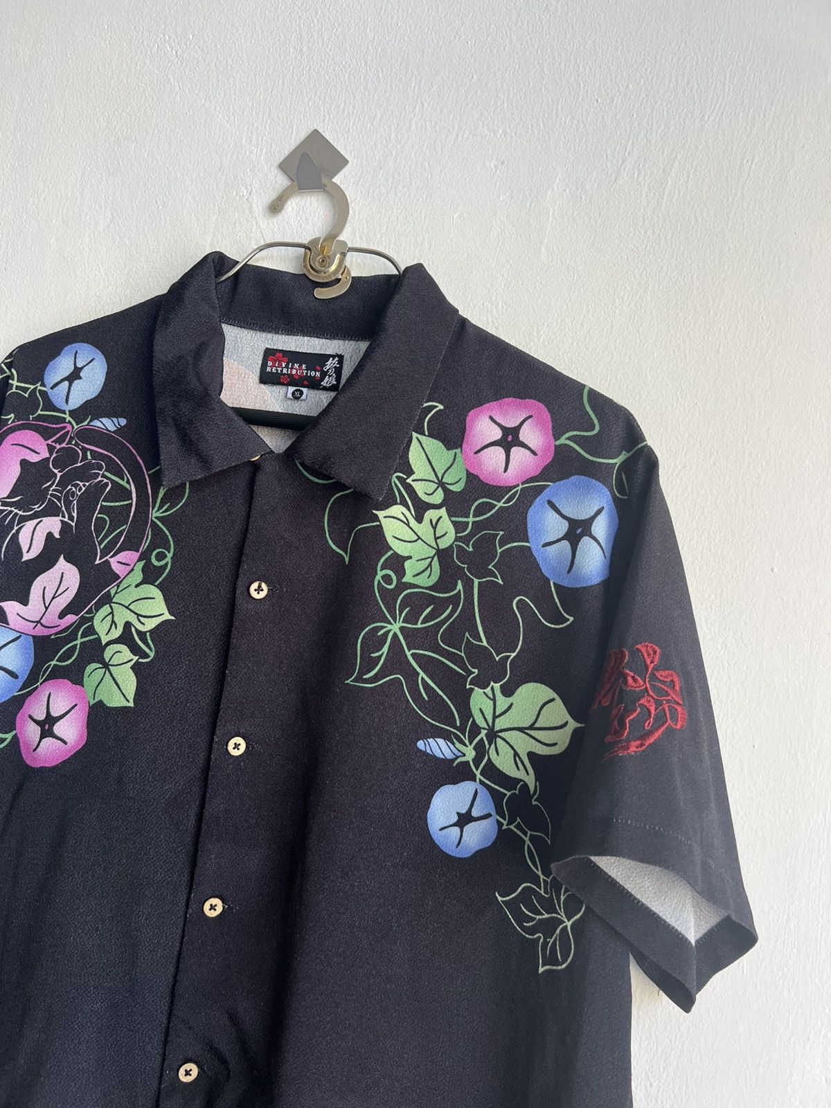 Karakuri Tamashii 🇯🇵 Traditional Geisha Yakuza Sakura Motif Camp Collar Shirt Size US XL / EU 56 / 4 - 5 Thumbnail