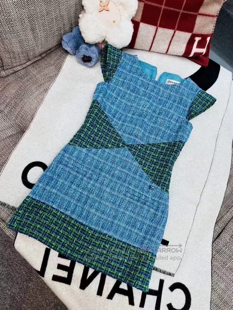Chanel Waterfall show blue and green mixed colour woven sl