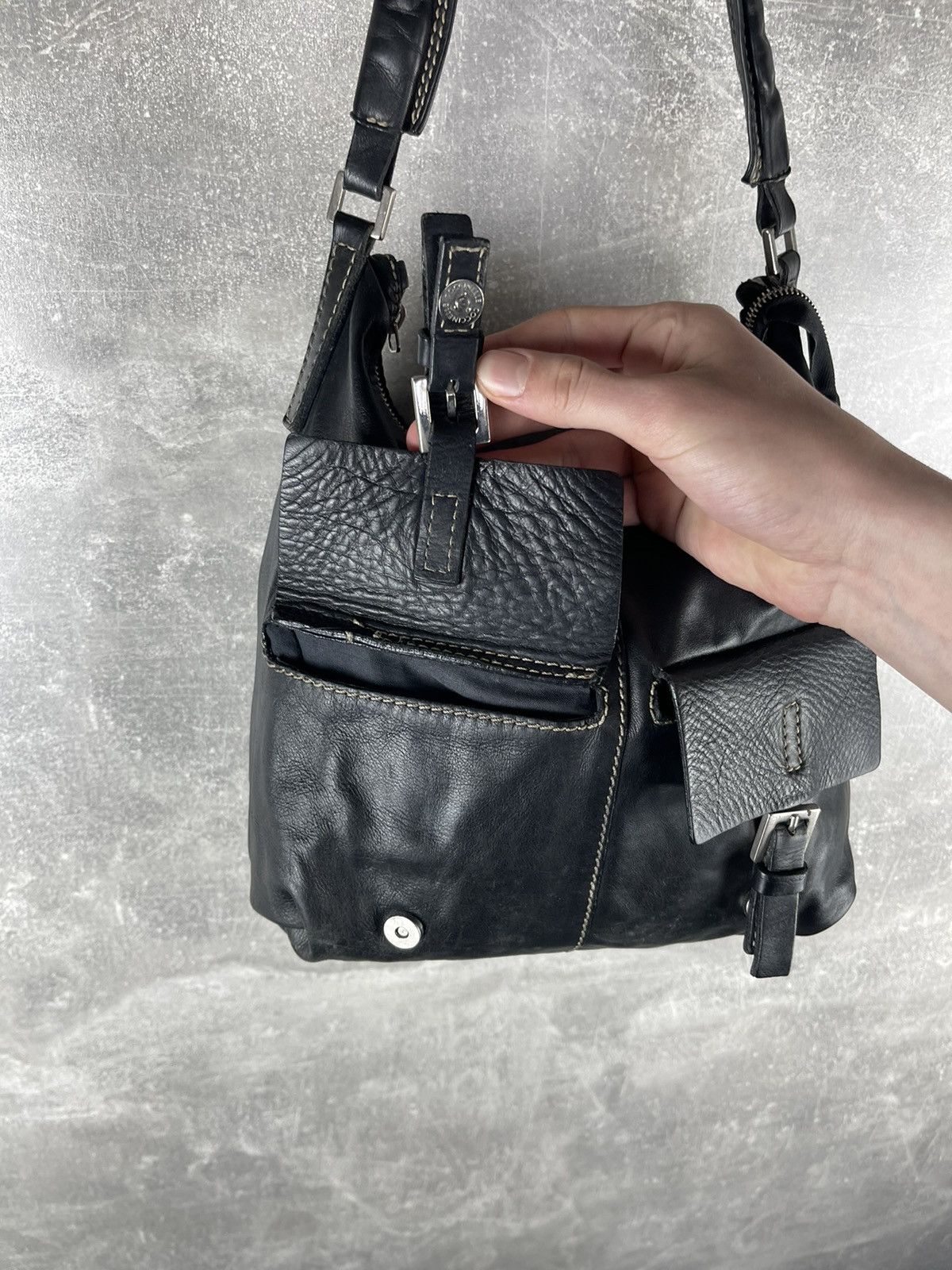 Vintage Avant Garde Vintage Coccinelle Leather Shoulder Bag Black Size ONE SIZE - 4 Thumbnail