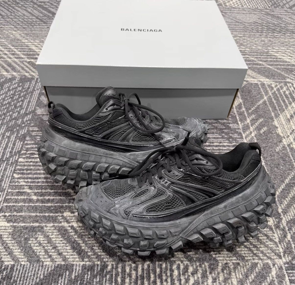 Balenciaga Balenciaga Bouncer Vintage Distressed Sneakers J42 Size US 8.5 / EU 41-42 - 1 Thumbnail