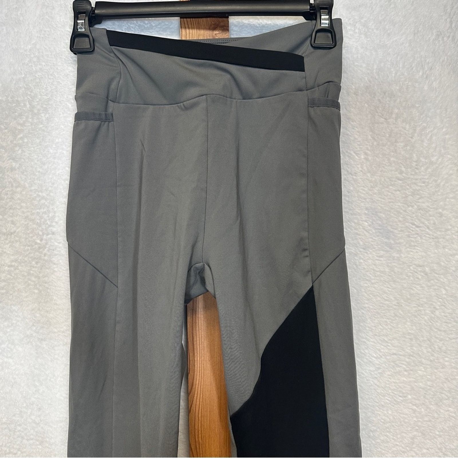 Gymshark Gymshark Gray Criss Cross Waist High Rise Leggings Size S Size 23" - 3 Thumbnail