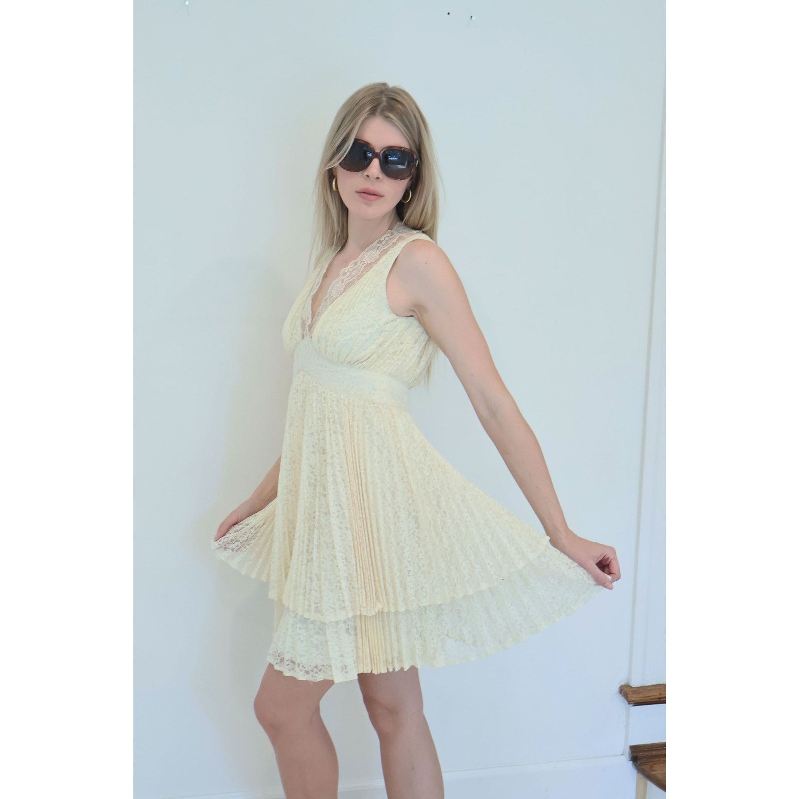 Vintage Vintage 1960s Cream Accordian Pleated Tiered Lace Mini Size S / US 4 / IT 40 - 7 Thumbnail