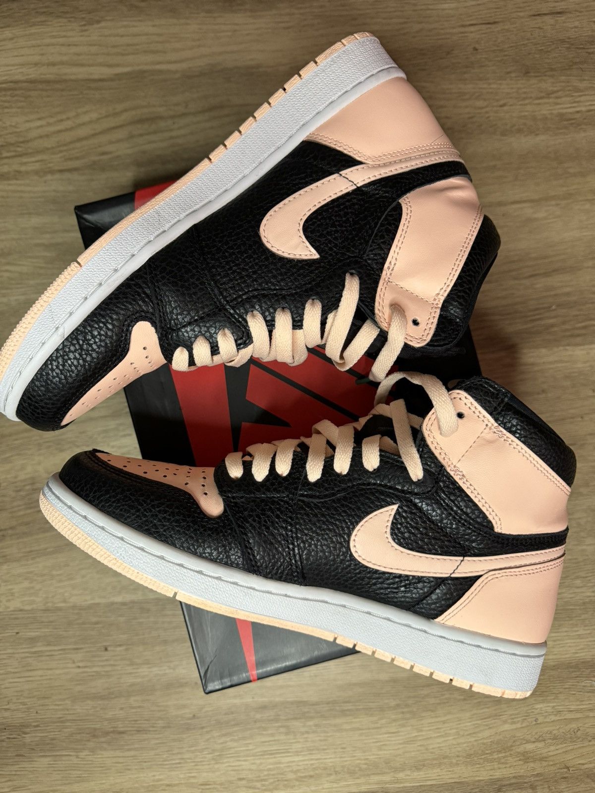 Jordan Brand × Nike Air Jordan 1 high Crimson tint Size US 8.5 / EU 41-42 - 2 Thumbnail