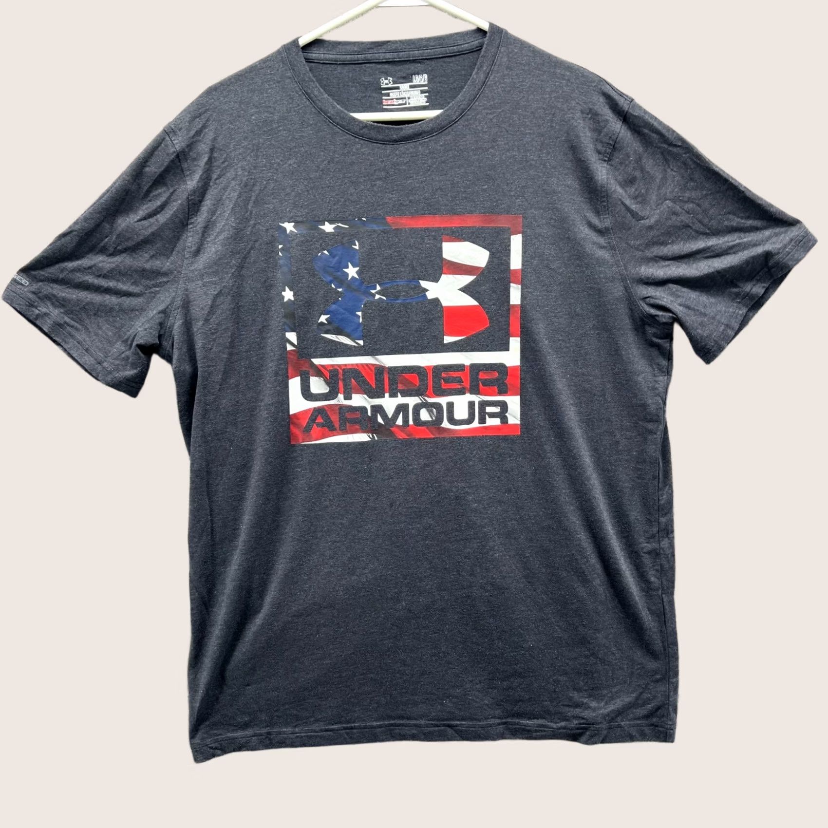 Under Armour Under Armour Shirt Mens Large Black HeatGear Loose USA Flag Logo Graphic Tee Size US L / EU 52-54 / 3 - 1 Thumbnail