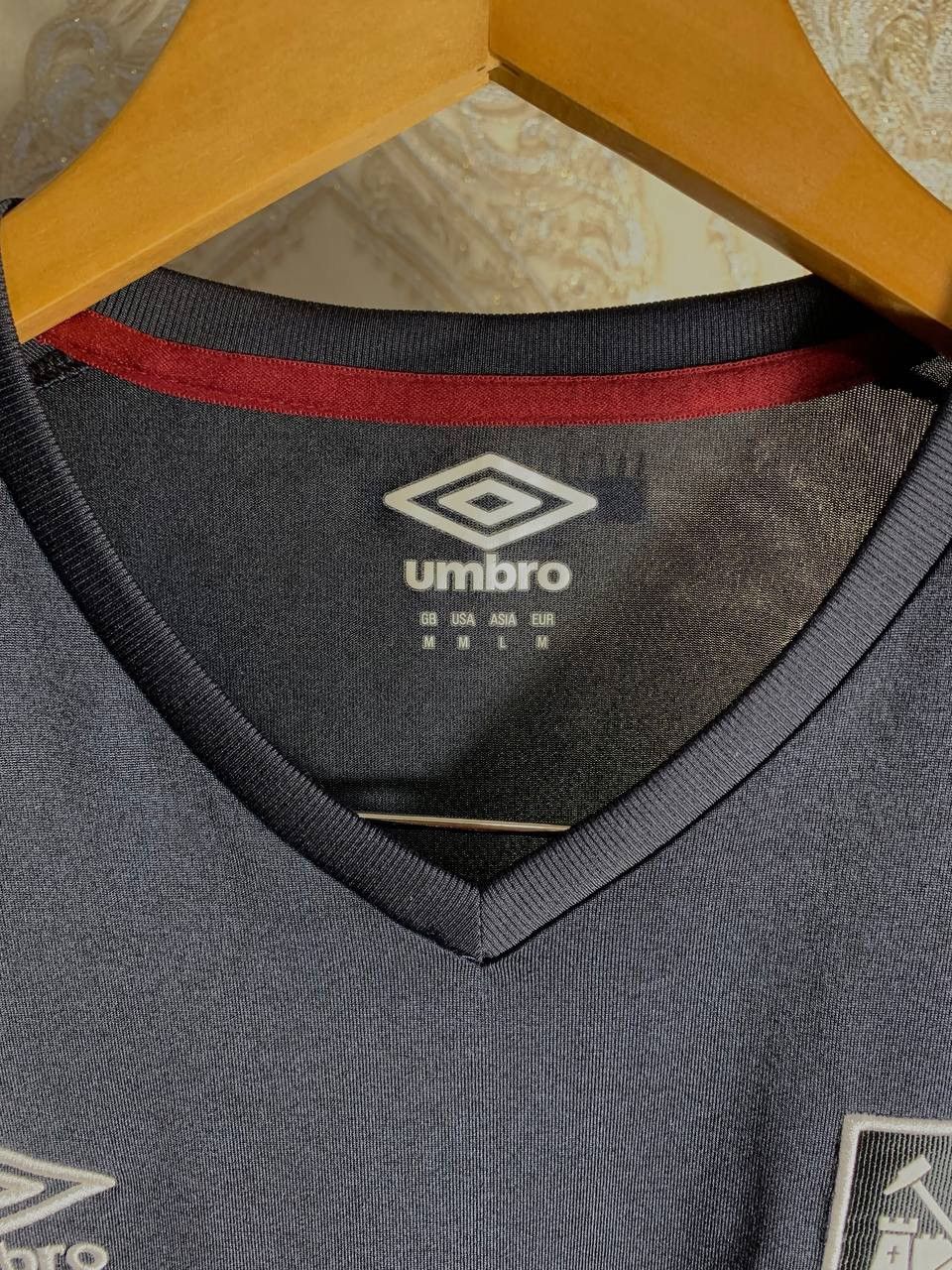 Vintage VERY RARE UMBRO FC WEST HAM UNITED ENGLAND SOCCER JERSEY 90s Size US S / EU 44-46 / 1 - 4 Thumbnail