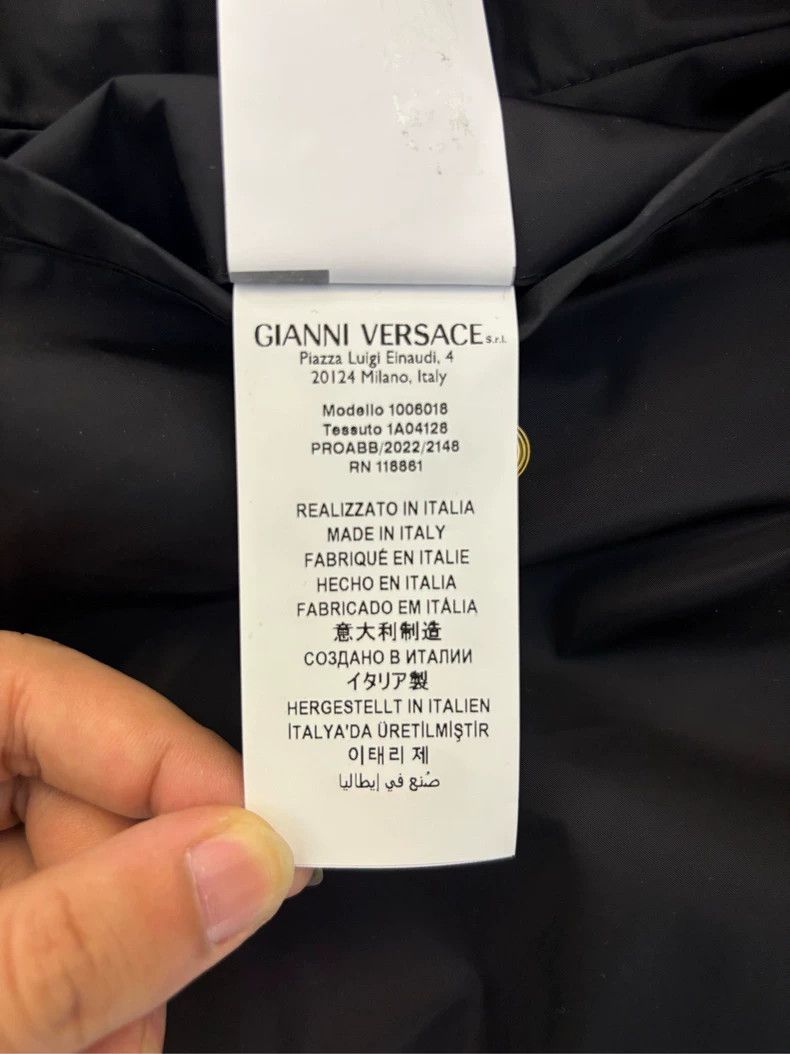 Versace Versace Gold button-down windproof and waterproof black ja Size US S / EU 44-46 / 1 - 5 Thumbnail