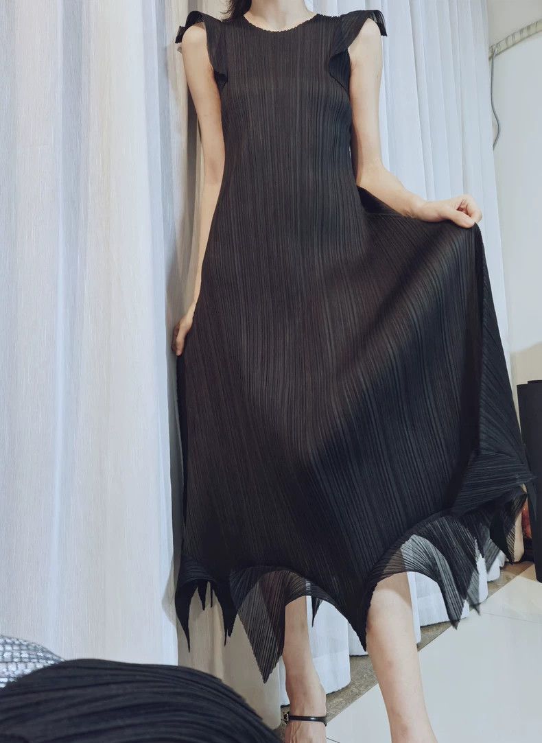 Issey Miyake Issey Miyake size:3 Black prickly little witch dress Size XS / US 0-2 / IT 36-38 - 3 Thumbnail
