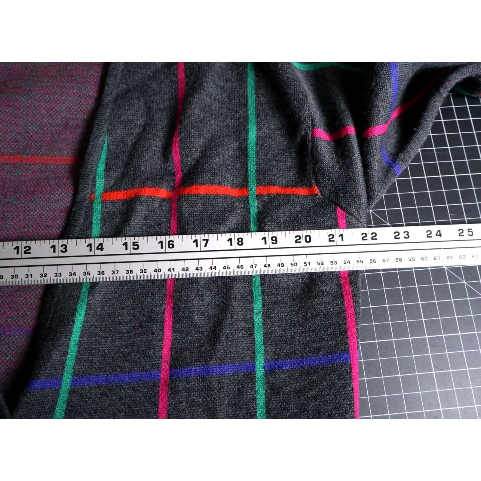 Liz Claiborne VINTAGE Liz Claiborne Cardigan Sweater Wool Gray Check Long Sleeve V-Neck Large Women’s Boys? Size L / US 10 / IT 46 - 5 Thumbnail