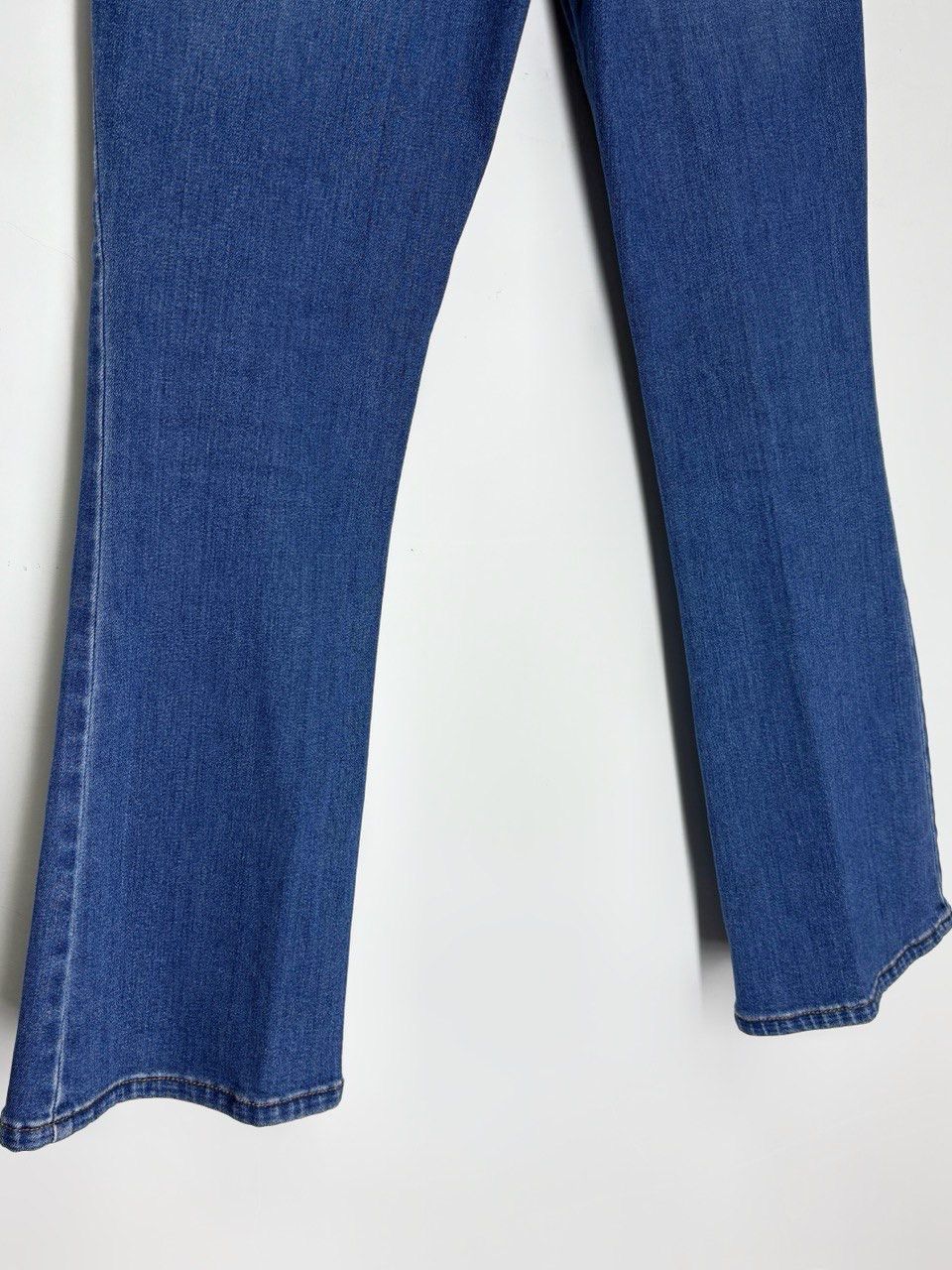Stella McCartney Stella McCartney Rhinestones Floral Mid Rise Straight Jeans Size 28" / US 6 / IT 42 - 12 Thumbnail