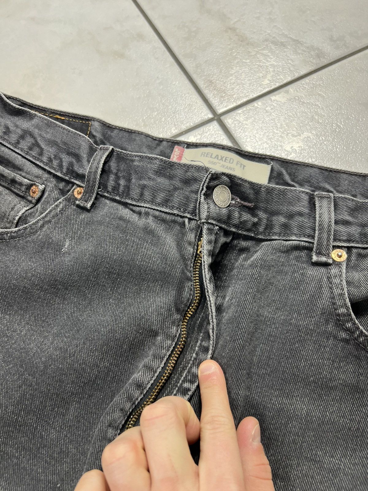 Levi's Vintage 90s Levi’s 550 relaxed fit baggy washed denim jeans Size US 36 / EU 52 - 12 Thumbnail
