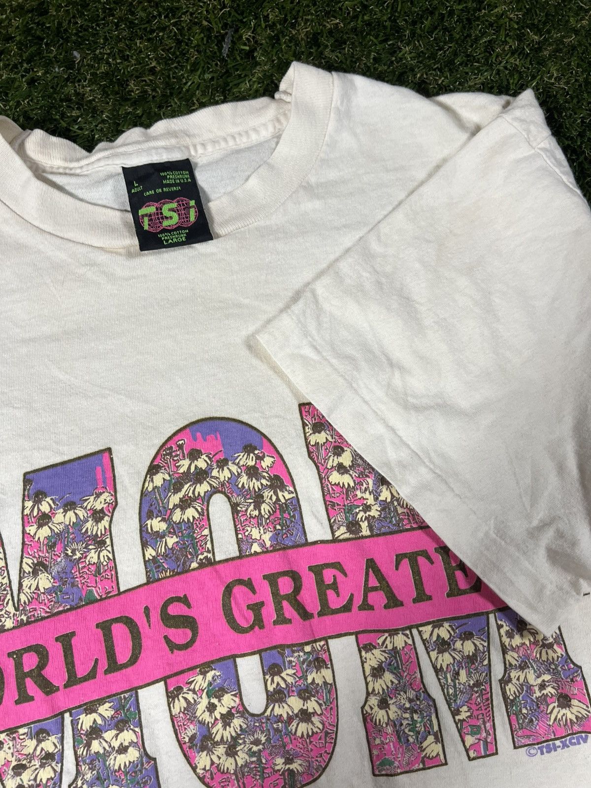 Vintage Vintage 90s Worlds Greatest Mom Flowers Floral Graphic Tee Size US L / EU 52-54 / 3 - 2 Thumbnail
