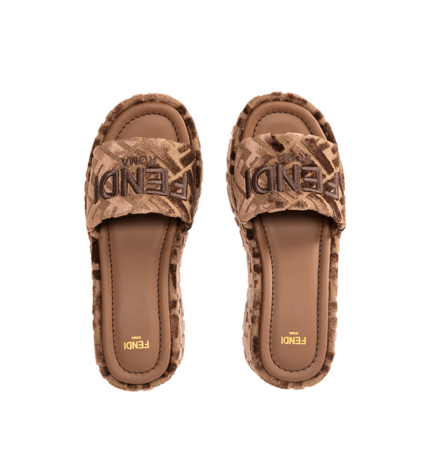 Fendi o1h1sh11225 Signature Platform Slide in Beige Size US 7 / IT 37 - 2 Thumbnail
