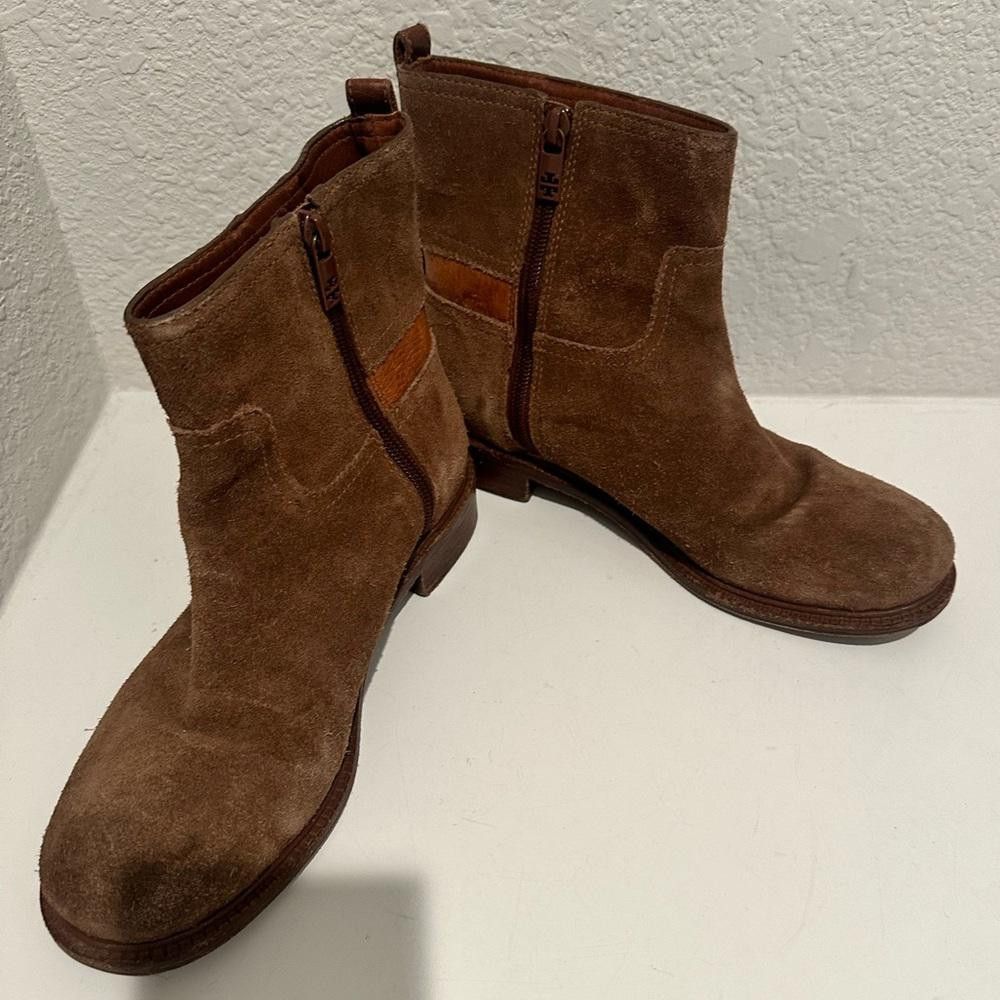 Tory Burch Tory Burch Alaina Flat Bootie Almond Tan Split Suede 7.5 Size US 7.5 / IT 37.5 - 2 Thumbnail