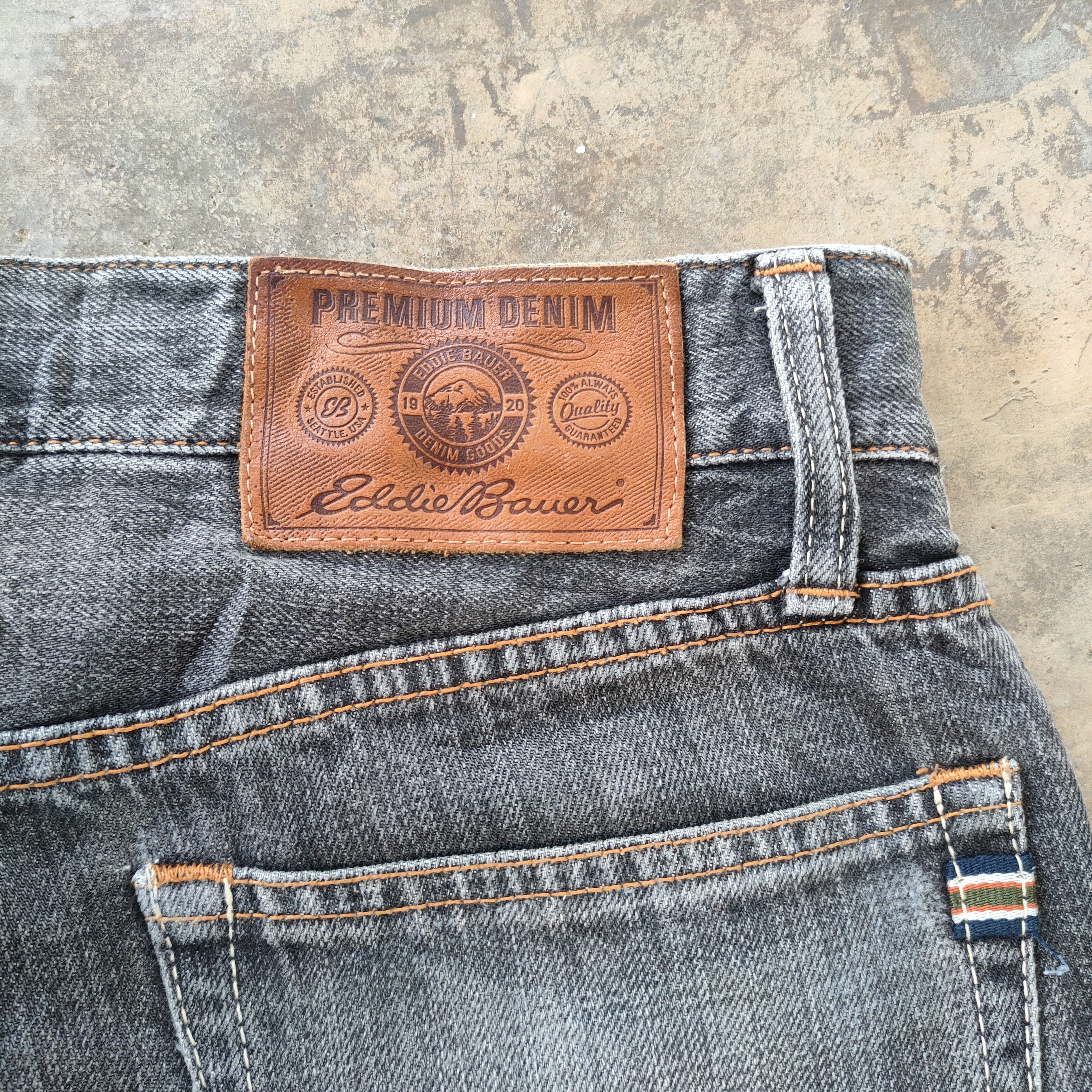 Eddie Bauer VINTAGE EDDIE BAUER FADED BLACK RIPPED JEANS PANTS Size US 31 - 12 Thumbnail