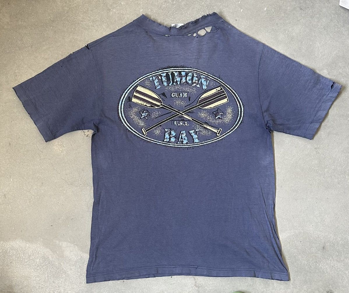 Vintage VINTAGE DISTRESSED CRAZY SHIRT TUMON BAY TEE Size US S / EU 44-46 / 1 - 1 Thumbnail
