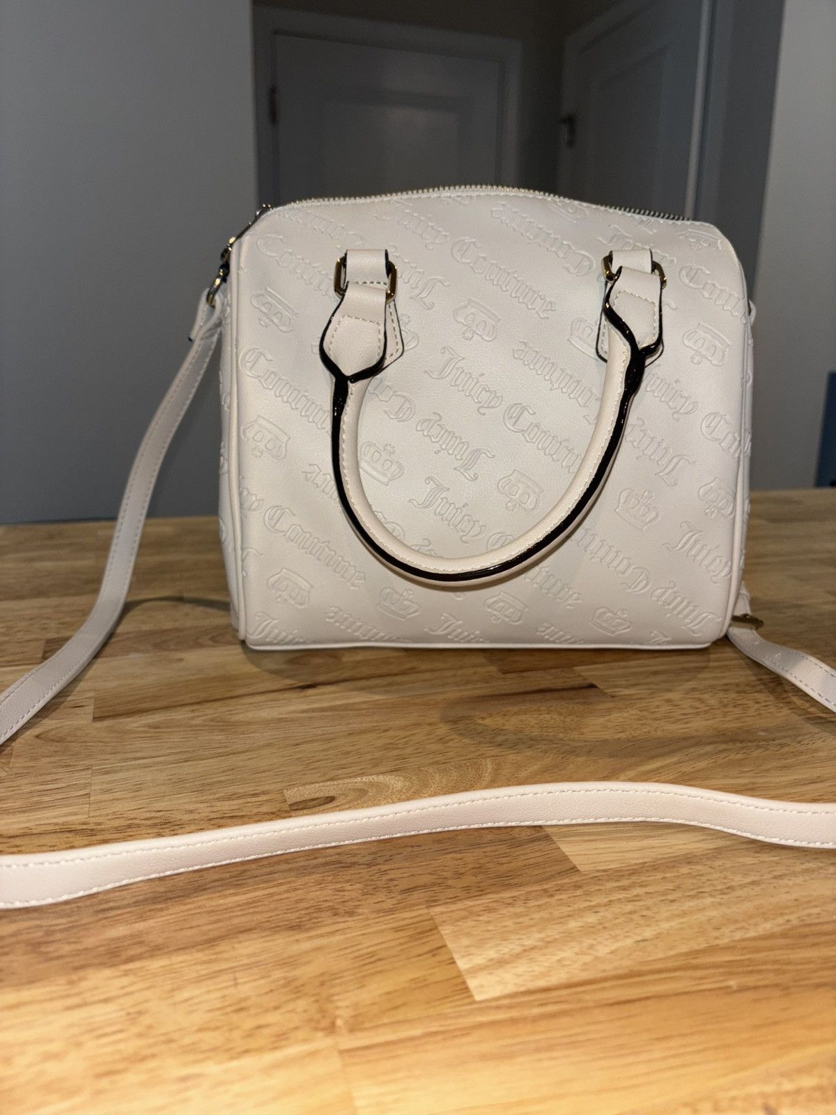Juicy Couture Juicy Couture white shoulder bag #y2kfashion #juicycouture Size ONE SIZE - 4 Thumbnail