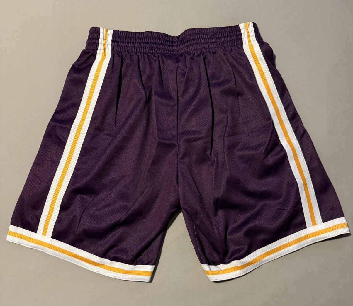 Mitchell & Ness Mitchell & Ness Los Angeles Lakers Big Face 3.0 Shorts BNWT Size US 34 / EU 50 - 5 Thumbnail
