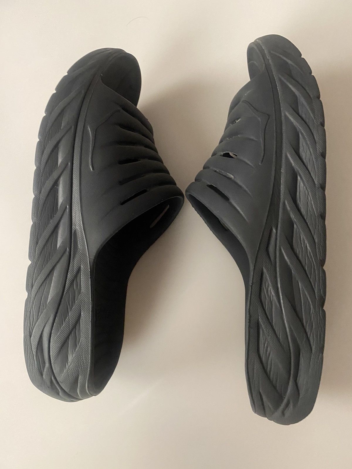 Hoka Hoka one one Ora recovery slide2 12 US VGC Size US 12 / EU 45 - 1 Thumbnail