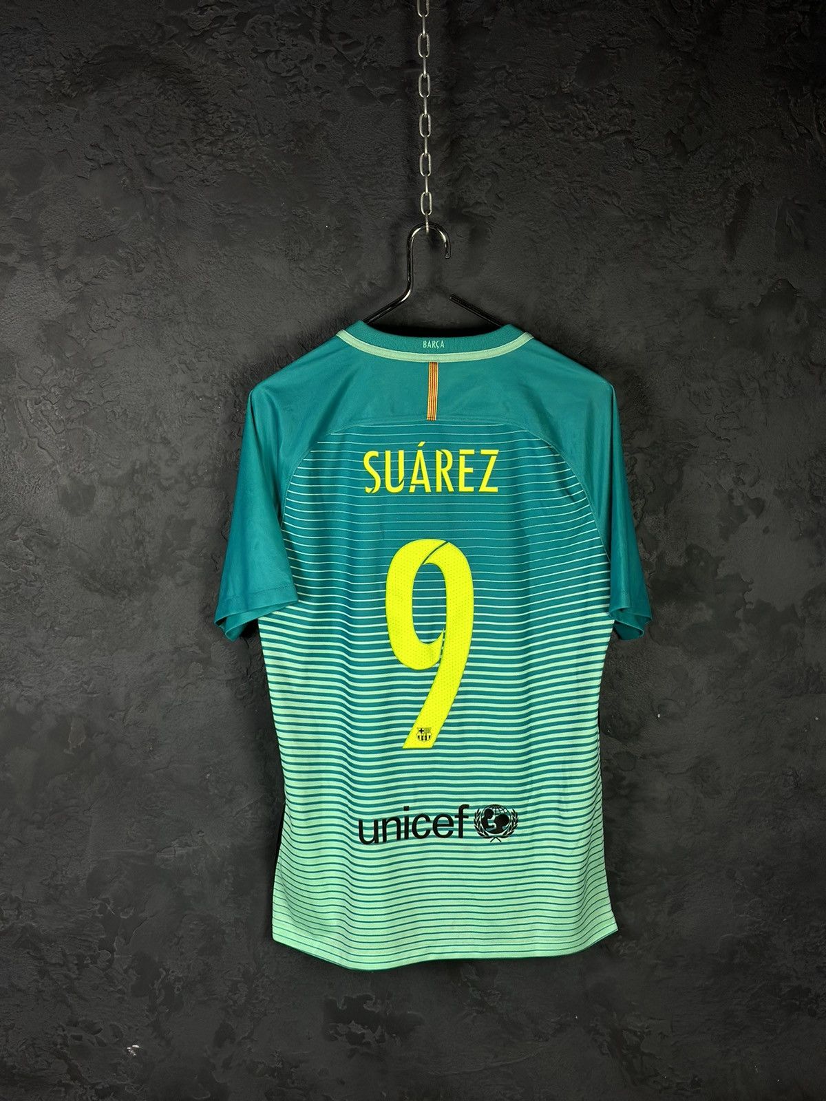 Nike × Vintage Luis Suarez #9 Barcelona FC 2016-2017 Nike T-shirt + Shorts Size US M / EU 48-50 / 2 - 5 Thumbnail