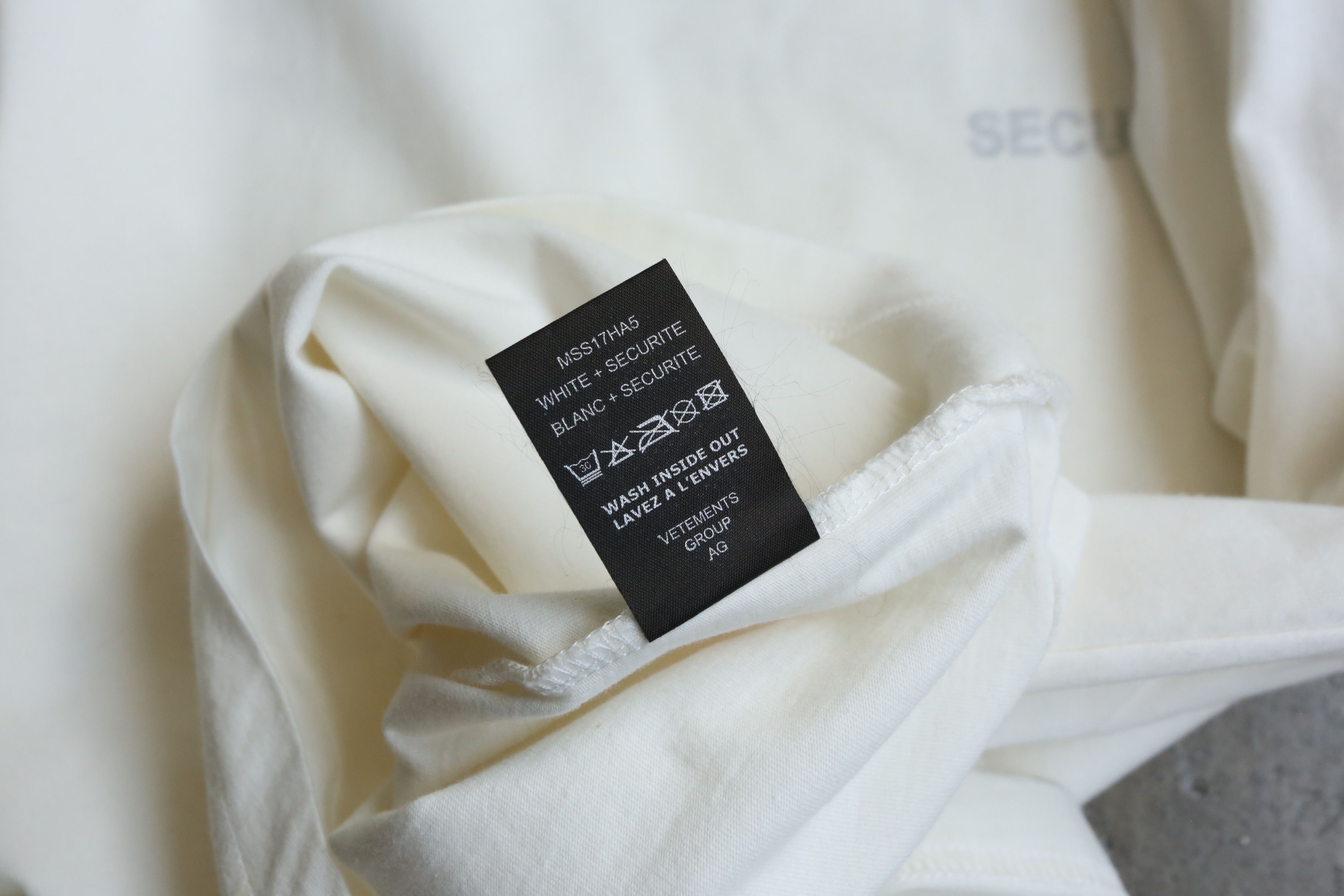 Hanes × Vetements Vetements - Hanes - S/S 17 - Double Layer Securite LS Size US L / EU 52-54 / 3 - 14 Thumbnail