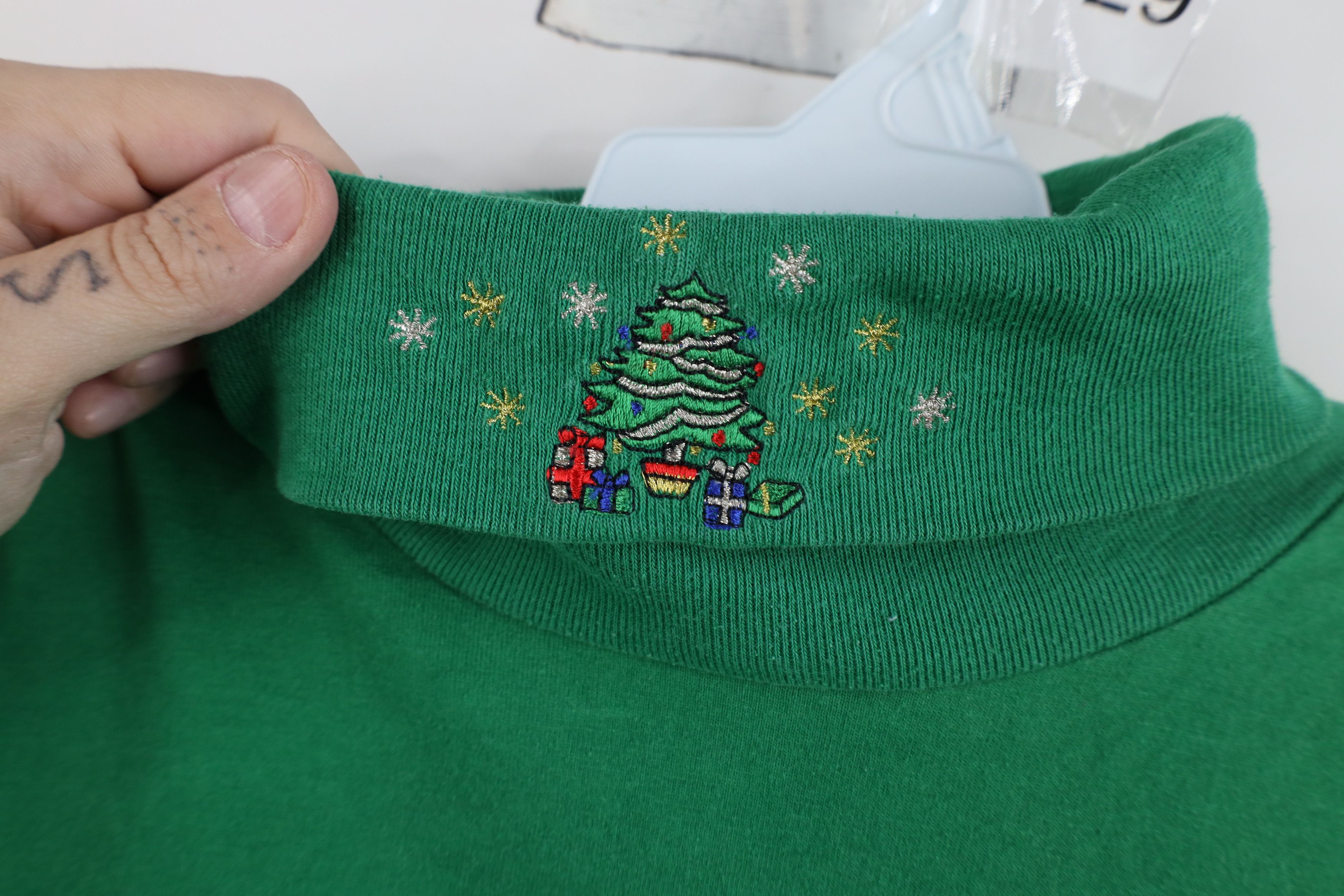 Vintage Vintage 90s Fit Christmas Tree Turtleneck T-Shirt Green Size XL / US 12-14 / IT 48-50 - 4 Thumbnail