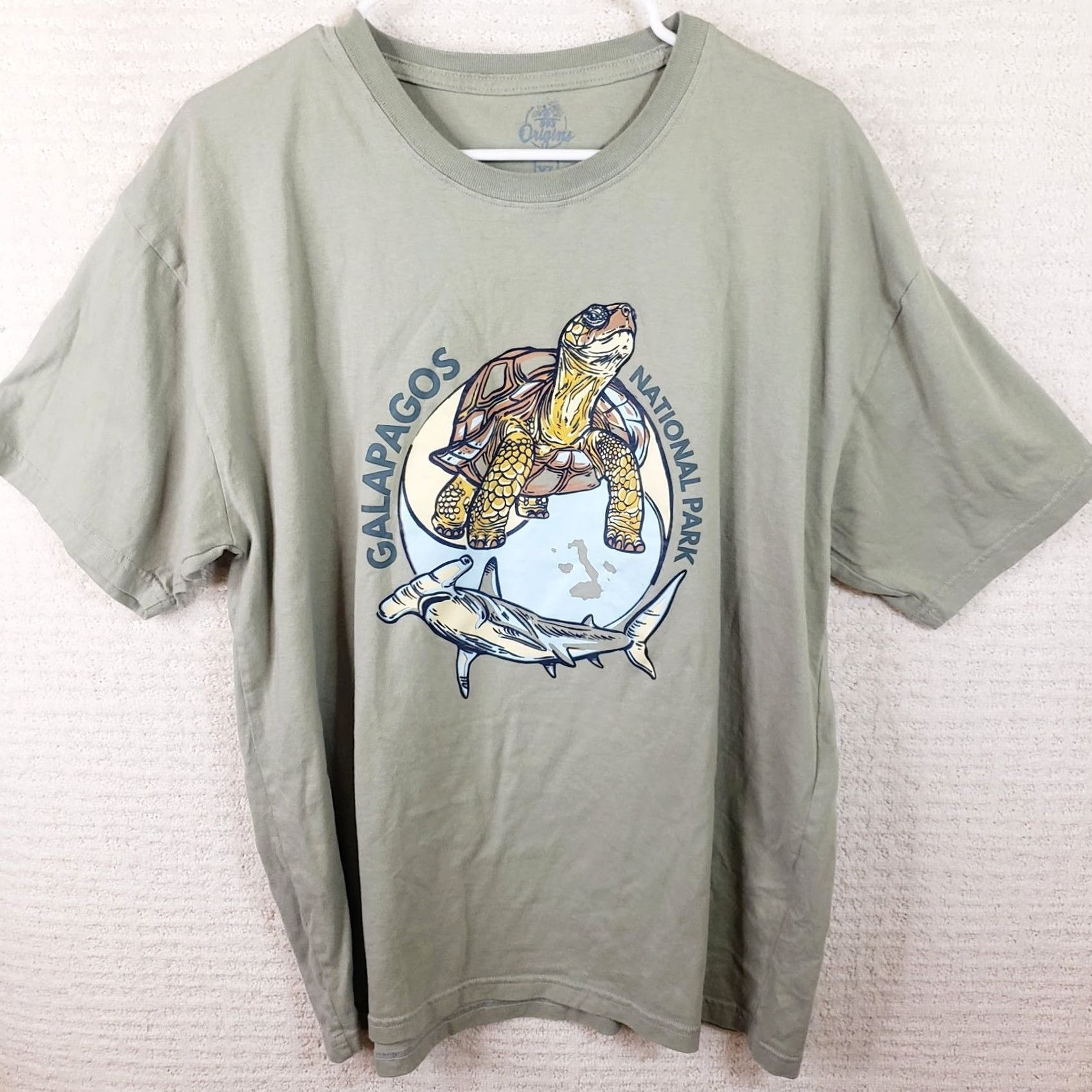 Vintage VINTAGE? Galapagos National Park Ecuador Men's XL Green T-Shirt Turtle Shark Logo Front Size US XL / EU 56 / 4 - 2 Thumbnail