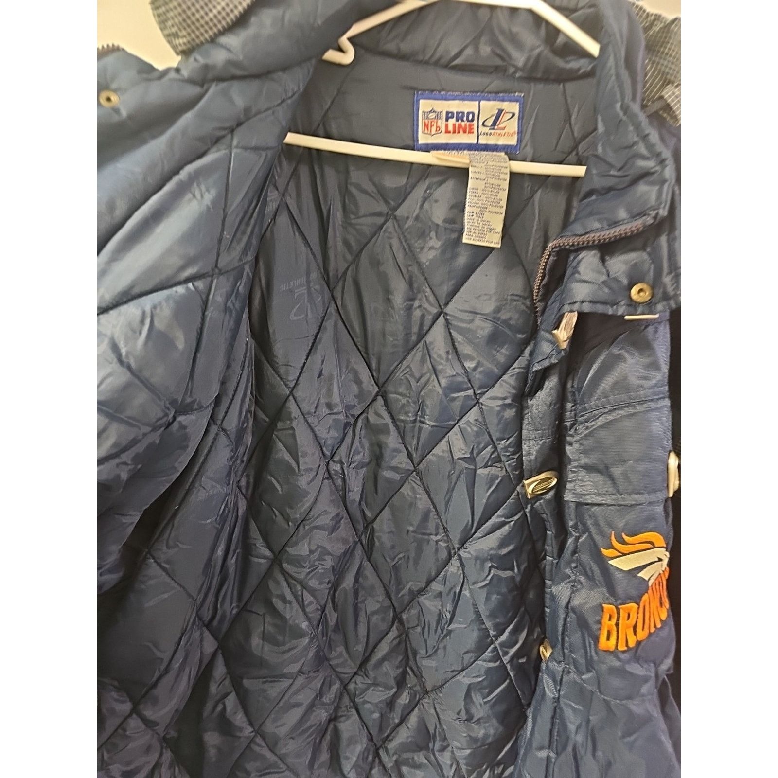 Pro Line Denver Broncos Jacket Mens XL Pro Line Logo Athletic Puffer Size US XL / EU 56 / 4 - 8 Thumbnail
